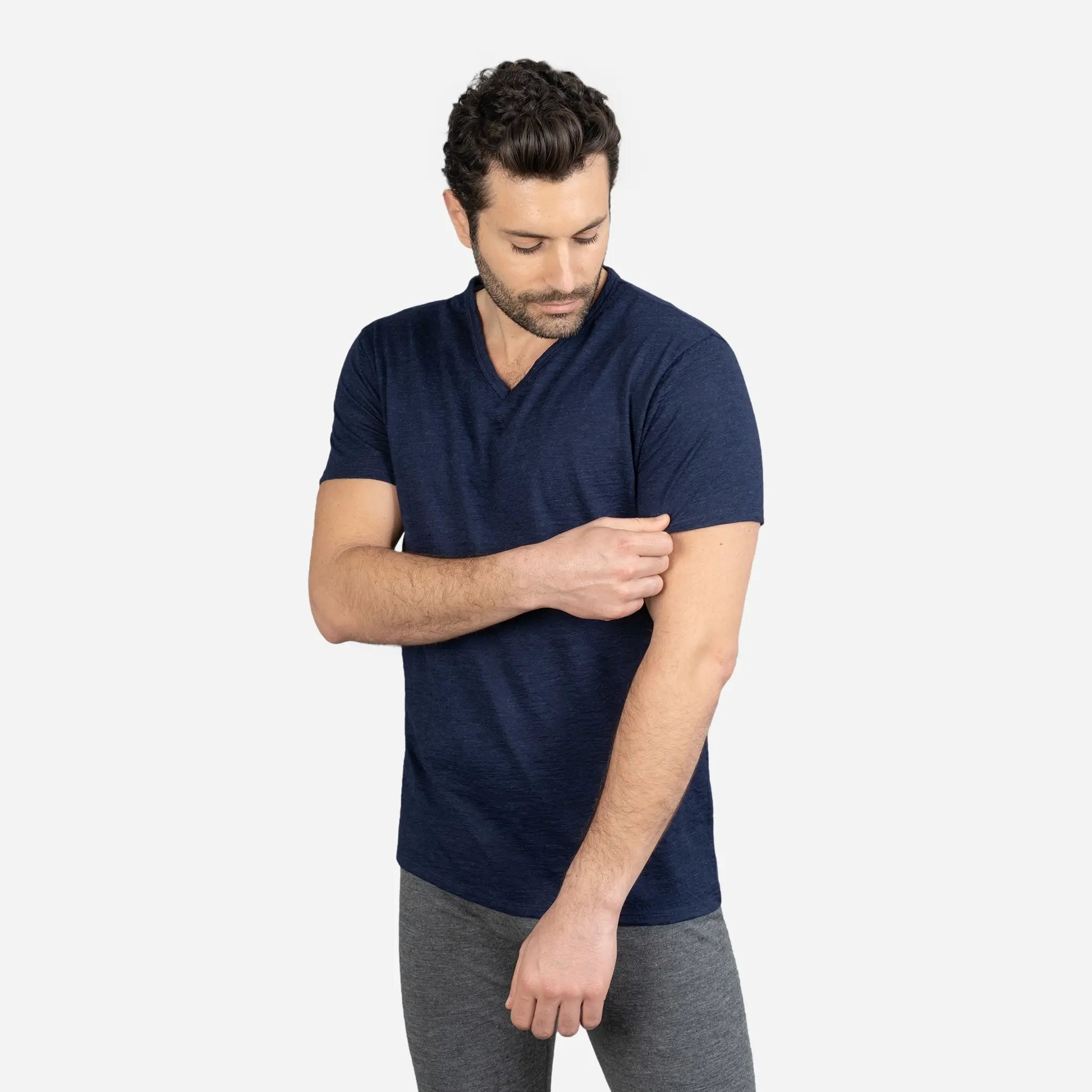 mens high performance vneck tshirt color navy blue