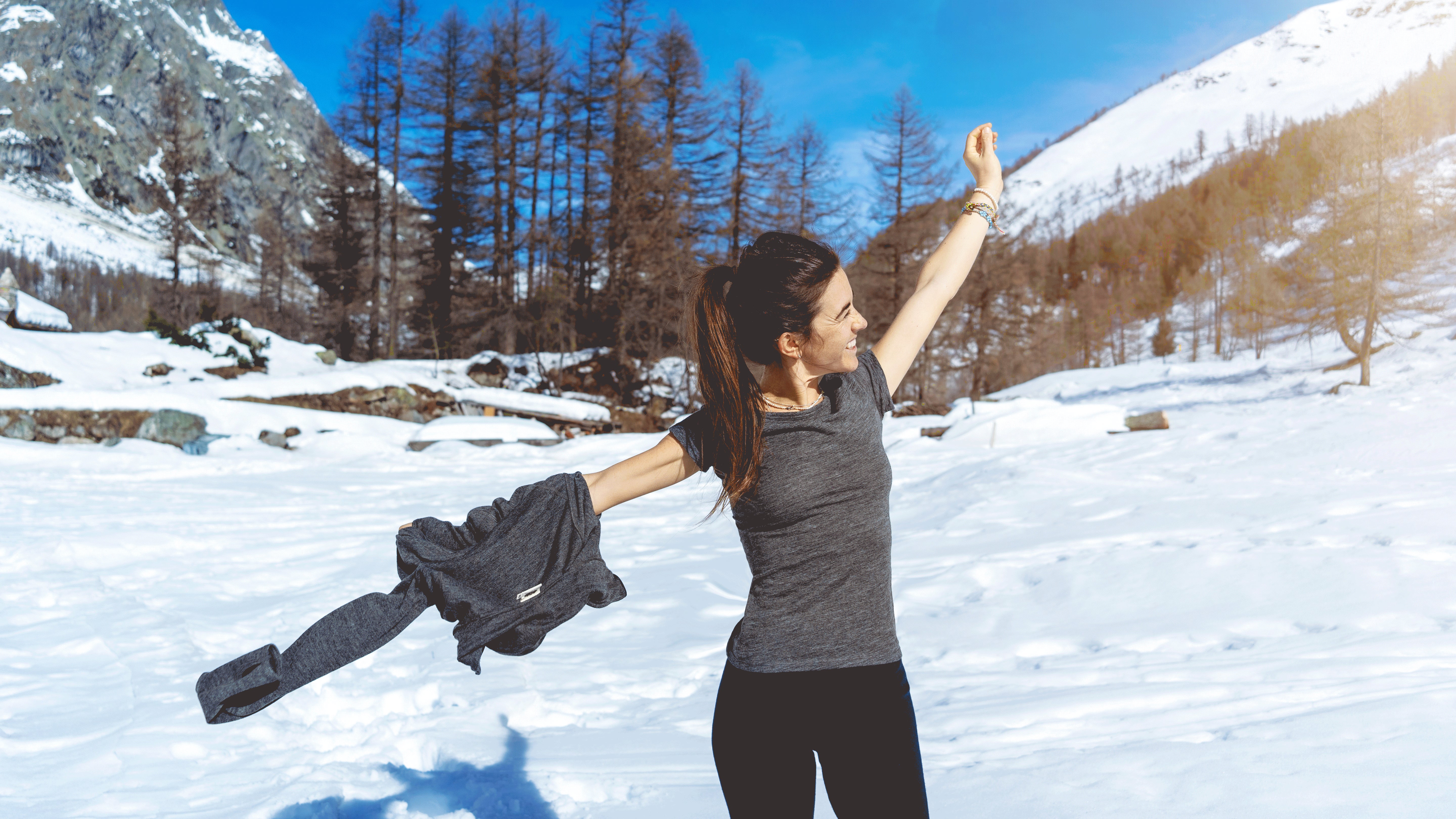 alpaca-base-layer-skiing-womens-gear-arms-of-andes.webp__PID:d50f1b98-a0c4-487b-824d-16dfb6f001d1