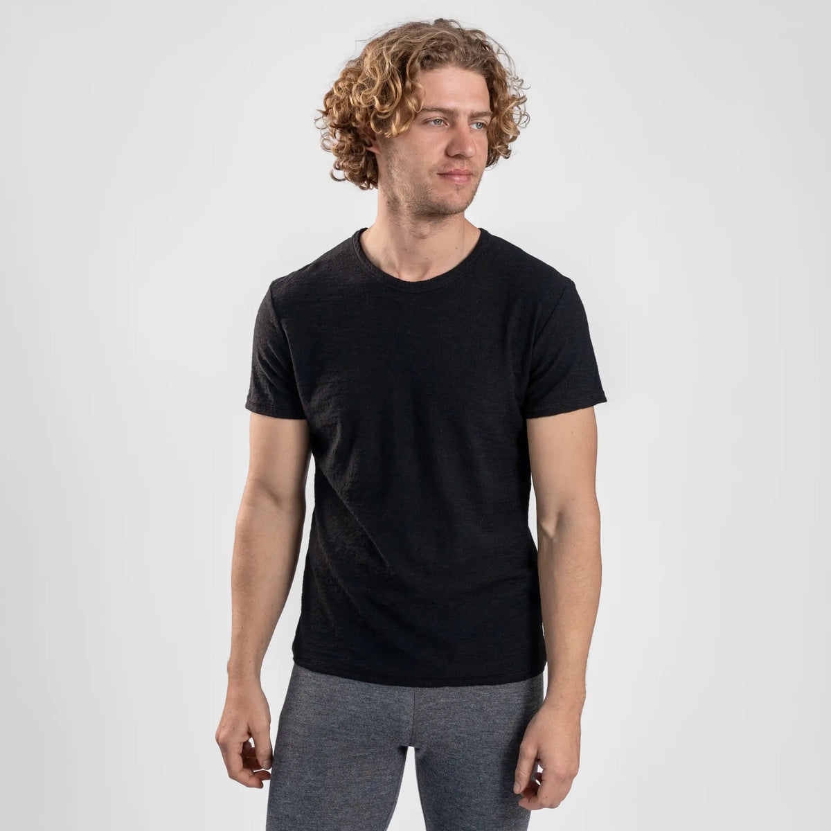 mens adventure crew neck featherweight color black