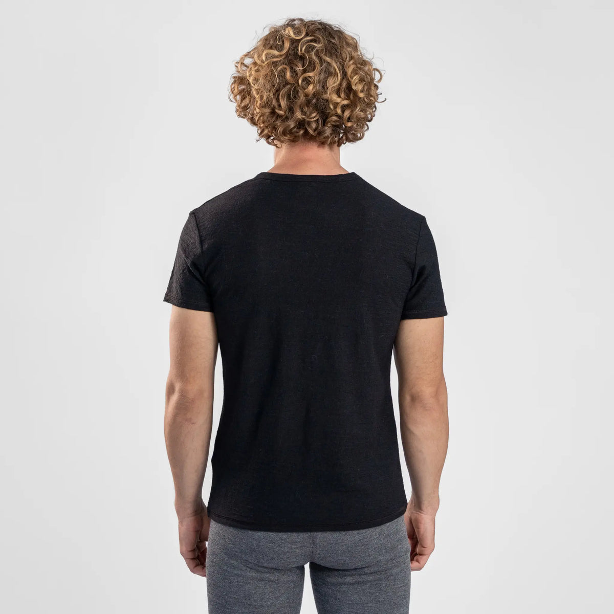 mens breathable crew neck featherweight color black