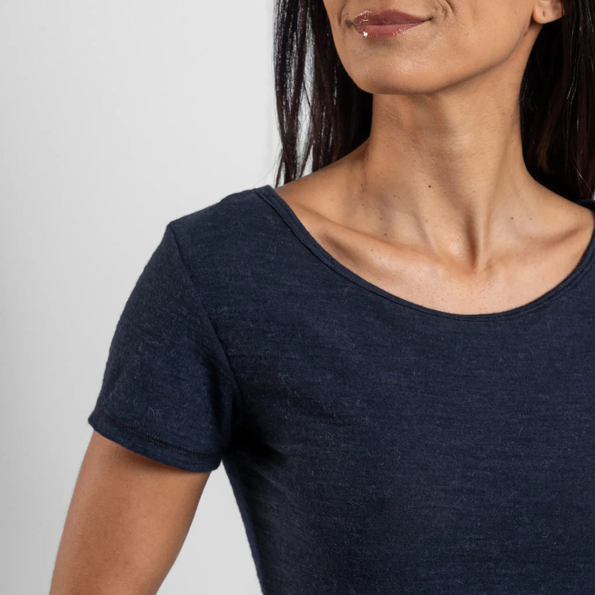 Women's Alpaca Wool T-Shirt: 160 Ultralight Crew Neck color Navy Blue